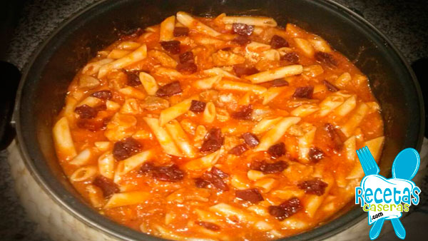 Macarrones con carne y chorizo