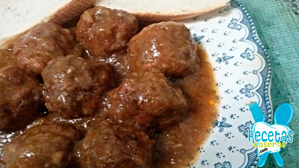 Albóndigas de paté y carne