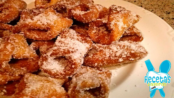 Pestiños con almendras