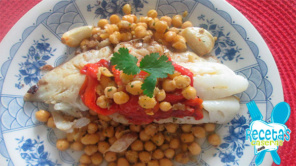 Bacalao con pimientos asados y garbanzos