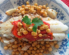 Bacalao-con-pimientos-asados-y-garbanzos
