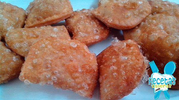 Empanadillas de bacalao con tomate