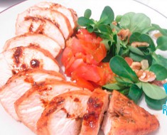 Pechugas-de-pollo-con-canonigos-y-tomates-receta